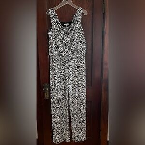 London Times Jumpsuit - Size Medium